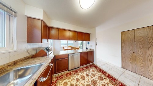 197 Warrick Street, Coquitlam, BC - Indoor Photo Showing Kitchen