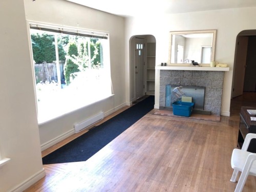 4405 Marine Drive, West Vancouver, BC - Indoor Photo Showing Living Room With Fireplace