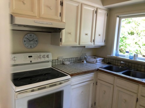 4405 Marine Drive, West Vancouver, BC - Indoor Photo Showing Kitchen With Double Sink