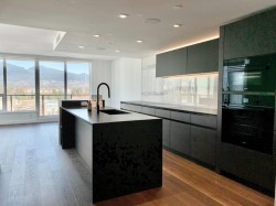 13**-620 Cardero Vancouver, BC V6H 3M2