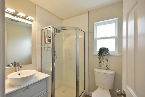 5866D Turnstone Crescent, Sechelt, BC - Indoor Photo Showing Bathroom