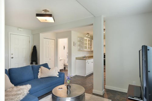 5866D Turnstone Crescent, Sechelt, BC - Indoor Photo Showing Living Room