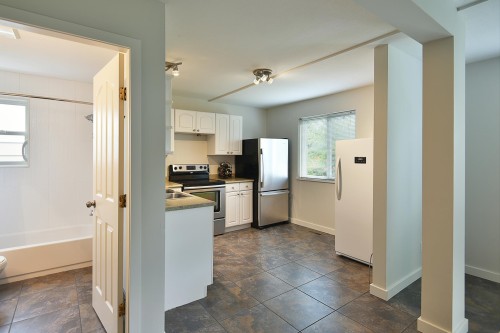 5866D Turnstone Crescent, Sechelt, BC - Indoor Photo Showing Kitchen