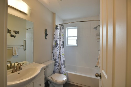 5866D Turnstone Crescent, Sechelt, BC - Indoor Photo Showing Bathroom