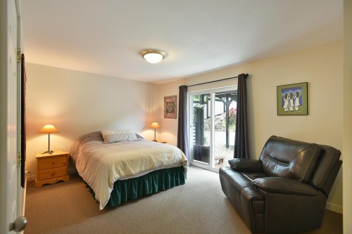 5866D Turnstone Crescent, Sechelt, BC - Indoor Photo Showing Bedroom