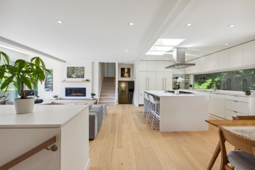 5766 Cranley Drive, West Vancouver, BC - Indoor Photo Showing Kitchen