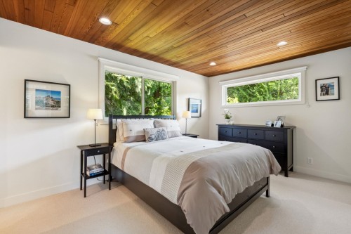 5766 Cranley Drive, West Vancouver, BC - Indoor Photo Showing Bedroom