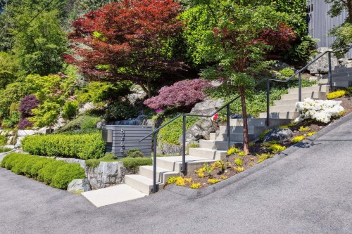 5766 Cranley Drive, West Vancouver, BC - Outdoor