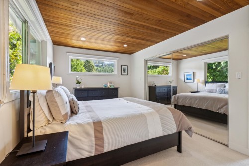 5766 Cranley Drive, West Vancouver, BC - Indoor Photo Showing Bedroom