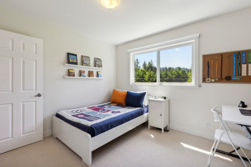 5766 Cranley Drive, West Vancouver, BC - Indoor Photo Showing Bedroom