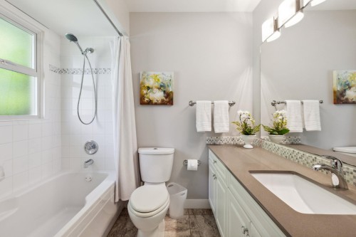 5766 Cranley Drive, West Vancouver, BC - Indoor Photo Showing Bathroom