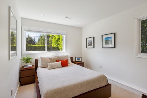 5766 Cranley Drive, West Vancouver, BC - Indoor Photo Showing Bedroom
