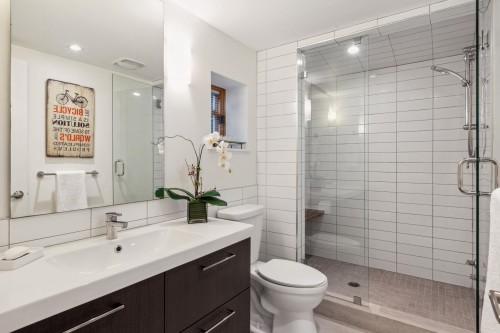 5766 Cranley Drive, West Vancouver, BC - Indoor Photo Showing Bathroom
