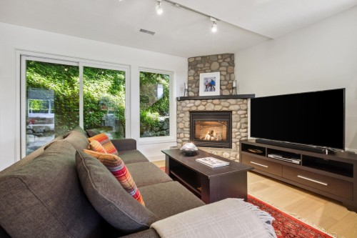 5766 Cranley Drive, West Vancouver, BC - Indoor Photo Showing Living Room With Fireplace