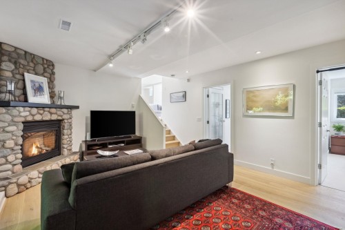 5766 Cranley Drive, West Vancouver, BC - Indoor Photo Showing Living Room With Fireplace