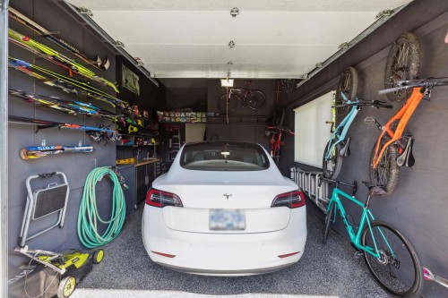 5766 Cranley Drive, West Vancouver, BC - Indoor Photo Showing Garage