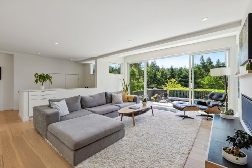 5766 Cranley Drive, West Vancouver, BC - Indoor Photo Showing Living Room