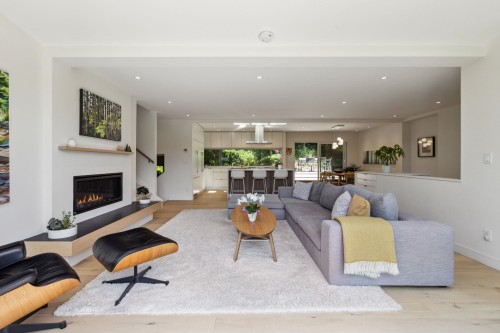 5766 Cranley Drive, West Vancouver, BC - Indoor Photo Showing Living Room With Fireplace