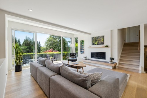 5766 Cranley Drive, West Vancouver, BC - Indoor Photo Showing Living Room With Fireplace