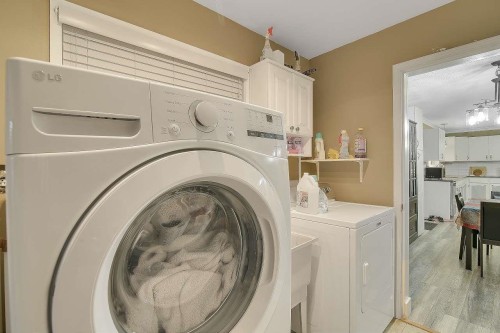 24835 Smith Avenue, Maple Ridge, BC - Indoor Photo Showing Laundry Room