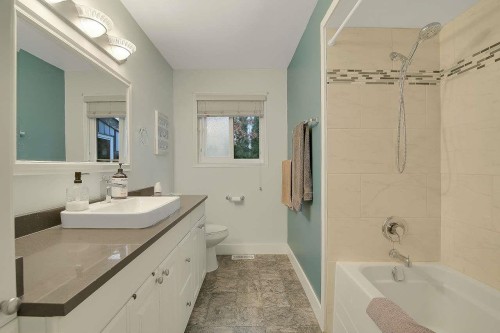 24835 Smith Avenue, Maple Ridge, BC - Indoor Photo Showing Bathroom
