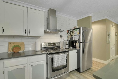 24835 Smith Avenue, Maple Ridge, BC - Indoor Photo Showing Kitchen