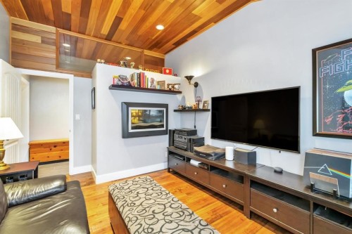 4729 60B Street, Delta, BC - Indoor Photo Showing Living Room With Fireplace