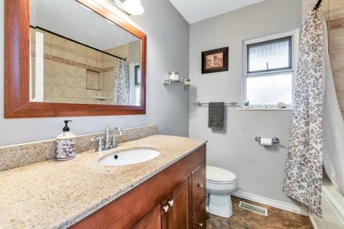 4729 60B Street, Delta, BC - Indoor Photo Showing Bathroom