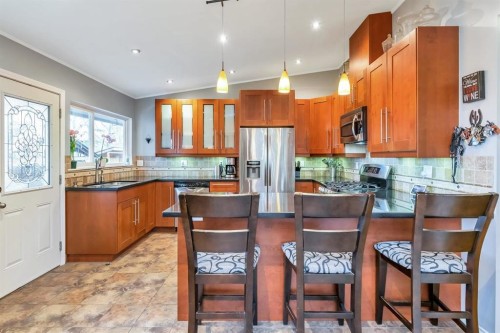 4729 60B Street, Delta, BC - Indoor Photo Showing Kitchen