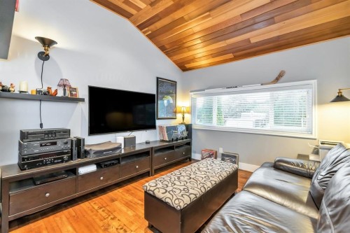 4729 60B Street, Delta, BC - Indoor Photo Showing Living Room