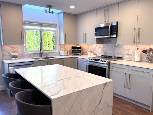 1512 Eagle Mountain Drive, Coquitlam, BC - Indoor Photo Showing Kitchen With Upgraded Kitchen