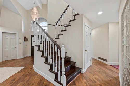 1512 Eagle Mountain Drive, Coquitlam, BC - Indoor Photo Showing Other Room