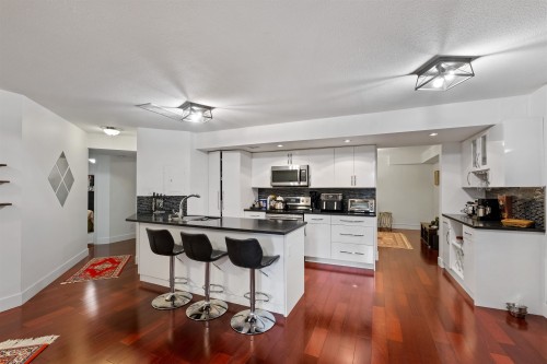 1512 Eagle Mountain Drive, Coquitlam, BC - Indoor Photo Showing Kitchen