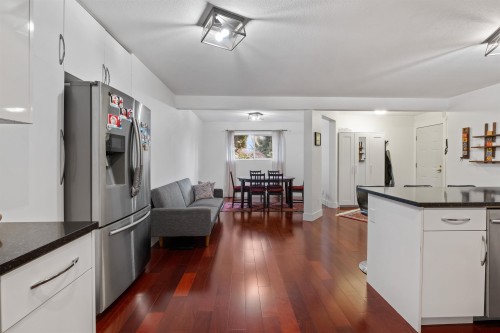 1512 Eagle Mountain Drive, Coquitlam, BC - Indoor Photo Showing Kitchen