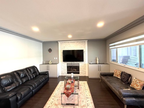 1512 Eagle Mountain Drive, Coquitlam, BC - Indoor Photo Showing Living Room With Fireplace