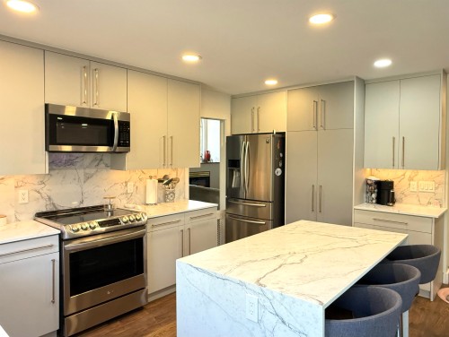 1512 Eagle Mountain Drive, Coquitlam, BC - Indoor Photo Showing Kitchen