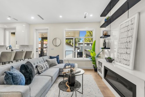 1-281 48Th Avenue E, Vancouver, BC - Indoor Photo Showing Living Room