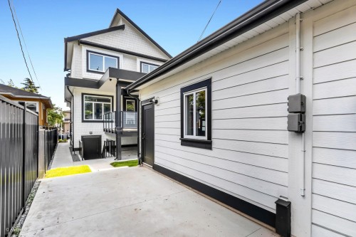 1-281 48Th Avenue E, Vancouver, BC - Outdoor With Exterior