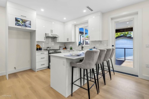 1-281 48Th Avenue E, Vancouver, BC - Indoor Photo Showing Kitchen With Upgraded Kitchen
