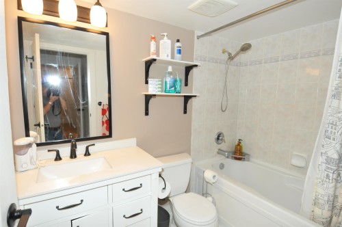 302-5888 Dover Crescent, Richmond, BC - Indoor Photo Showing Bathroom