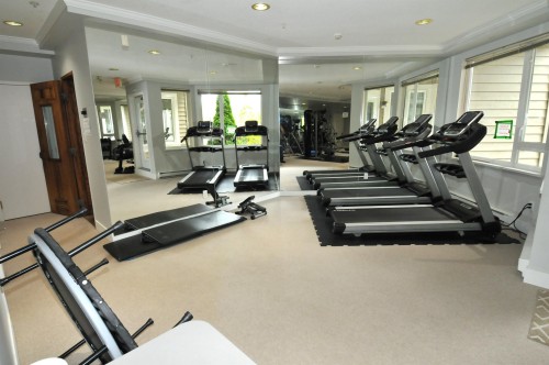 302-5888 Dover Crescent, Richmond, BC - Indoor Photo Showing Gym Room