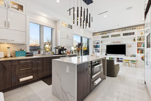 4437 13Th Avenue W, Vancouver, BC - Indoor Photo Showing Kitchen With Upgraded Kitchen
