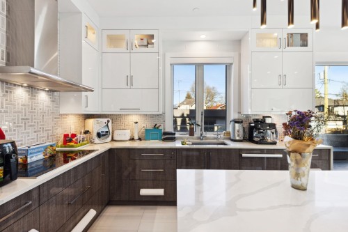 4437 13Th Avenue W, Vancouver, BC - Indoor Photo Showing Kitchen With Upgraded Kitchen