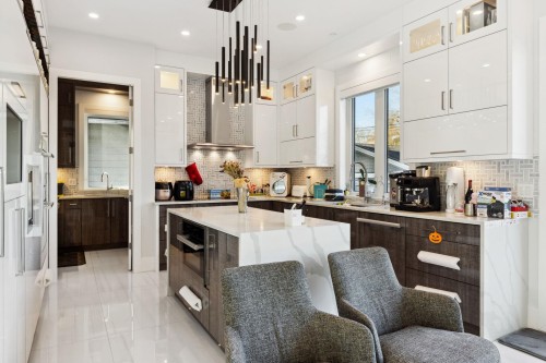 4437 13Th Avenue W, Vancouver, BC - Indoor Photo Showing Kitchen With Upgraded Kitchen
