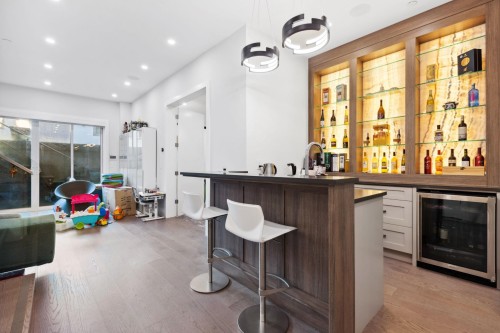 4437 13Th Avenue W, Vancouver, BC - Indoor