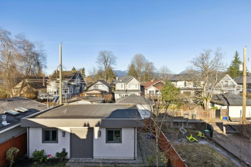 4437 13Th Avenue W, Vancouver, BC - Outdoor