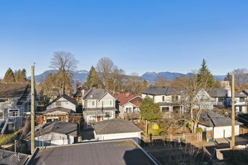 4437 13Th Avenue W, Vancouver, BC - Outdoor