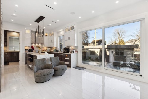4437 13Th Avenue W, Vancouver, BC - Indoor