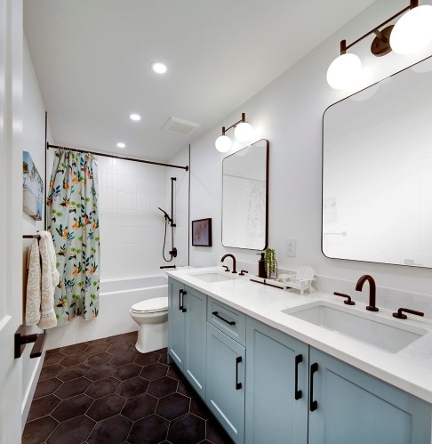 2159 Mcmullen Avenue, Vancouver, BC - Indoor Photo Showing Bathroom