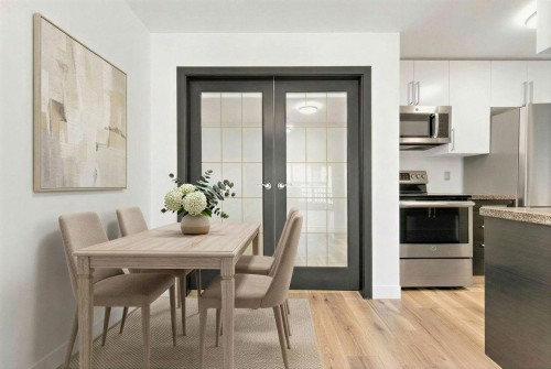 302-170 3Rd Street E, North Vancouver, BC - Indoor Photo Showing Dining Room